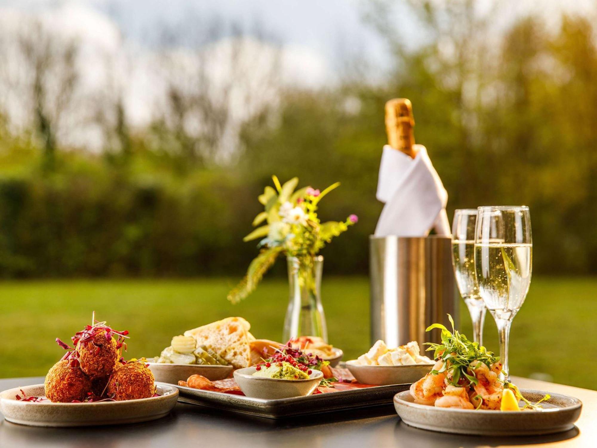 Mercure Cardiff North Hotel Zewnętrze zdjęcie