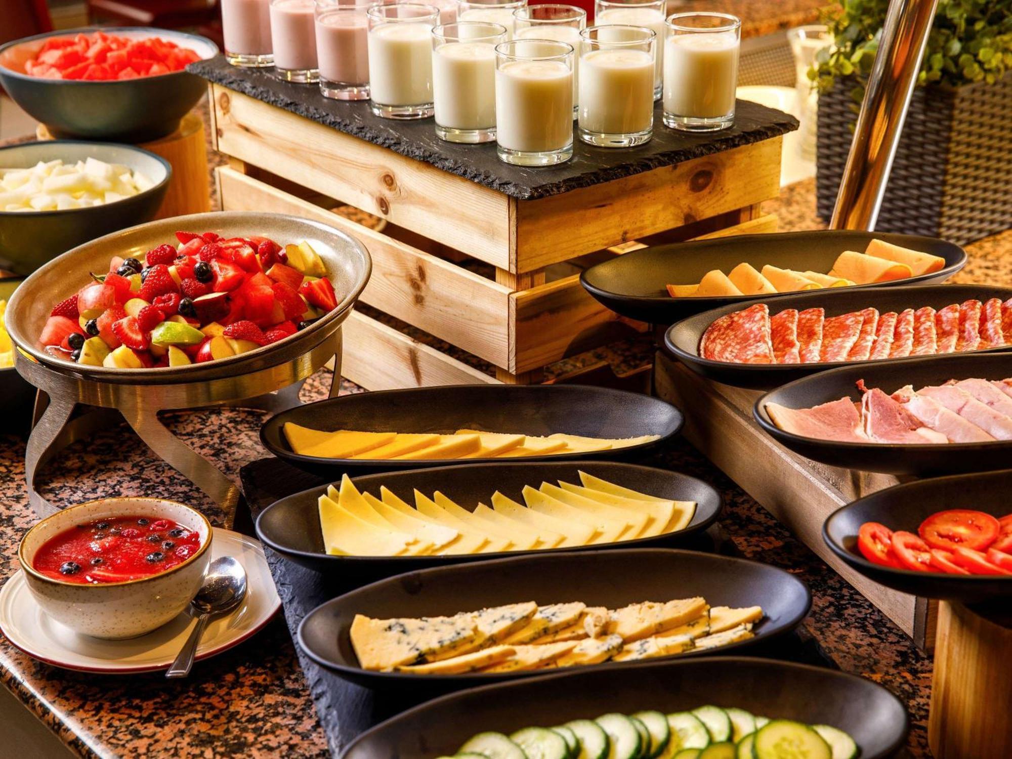Mercure Cardiff North Hotel Zewnętrze zdjęcie