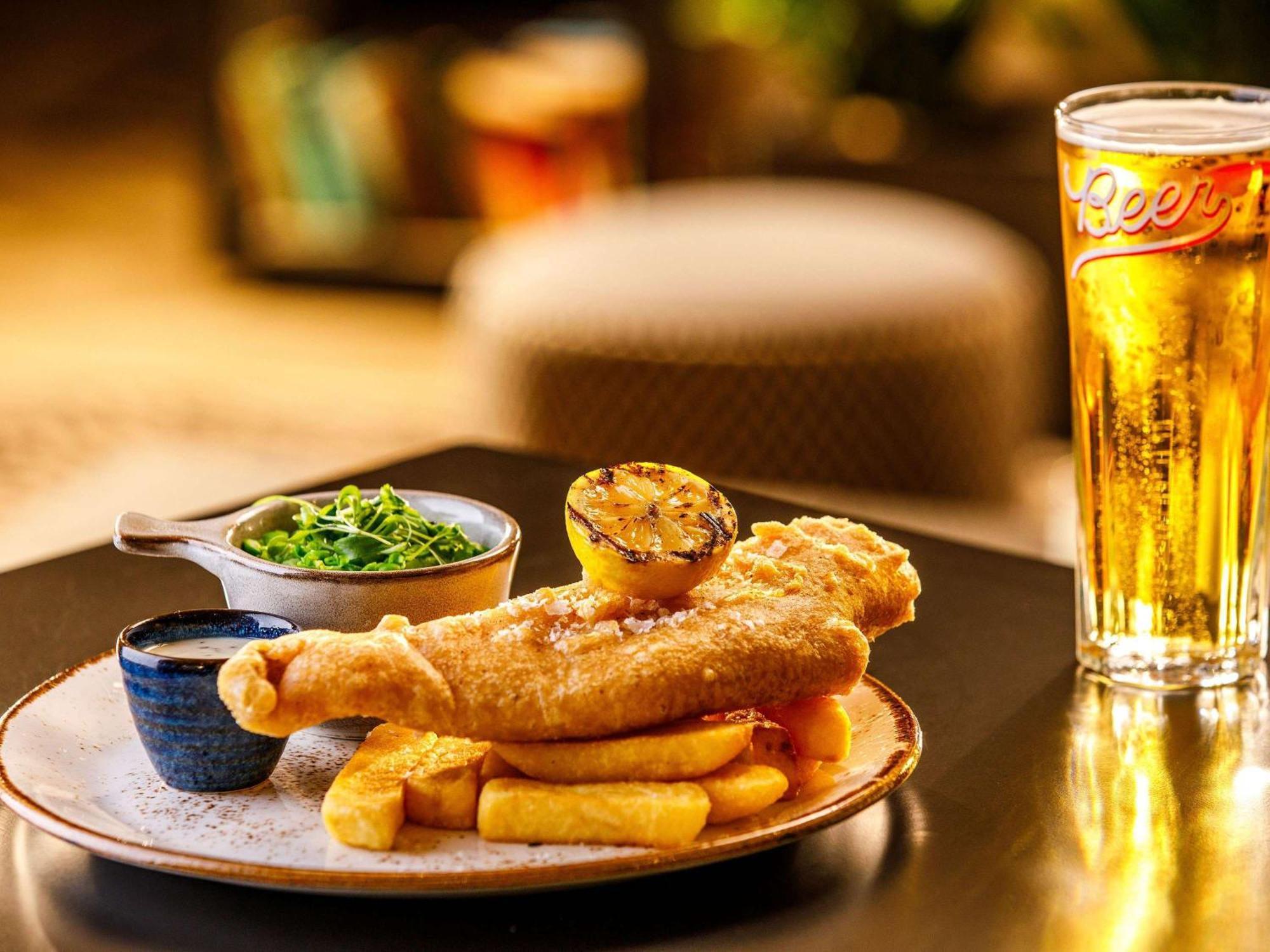 Mercure Cardiff North Hotel Zewnętrze zdjęcie