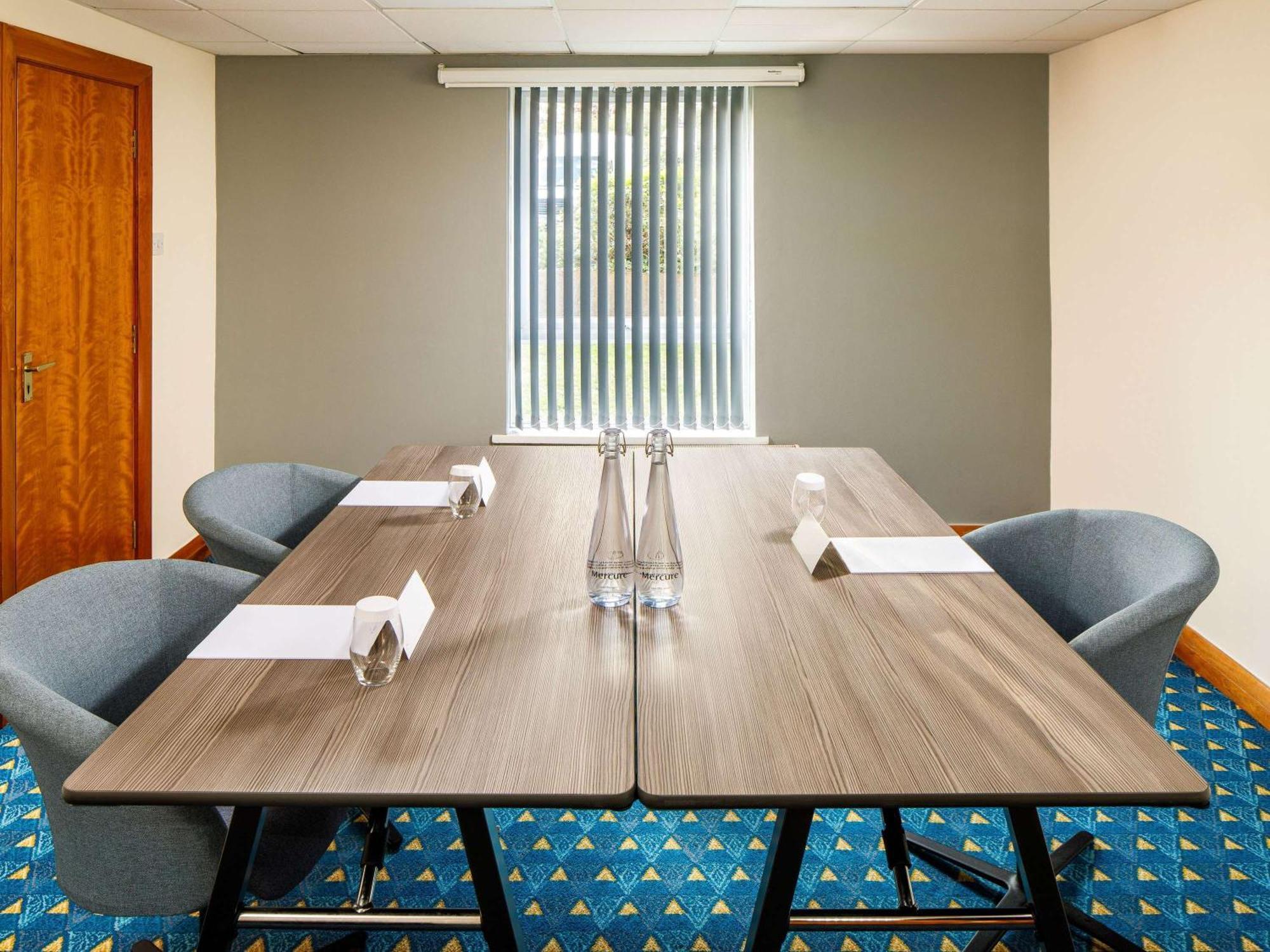 Mercure Cardiff North Hotel Zewnętrze zdjęcie