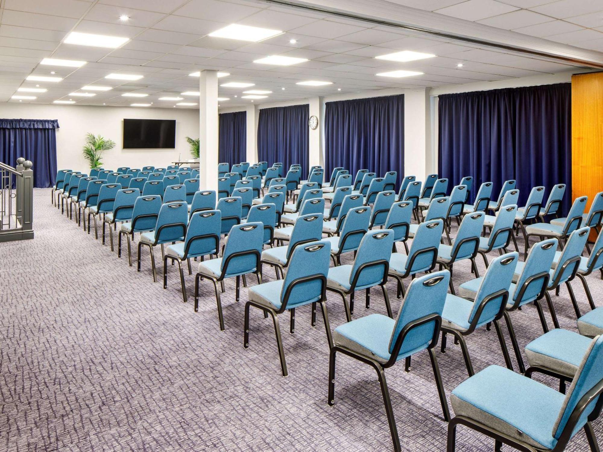 Mercure Cardiff North Hotel Zewnętrze zdjęcie